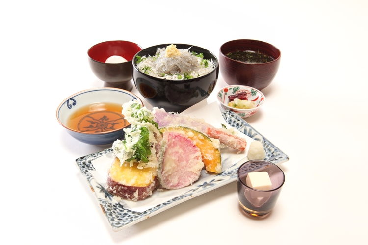 鎌倉　秋本