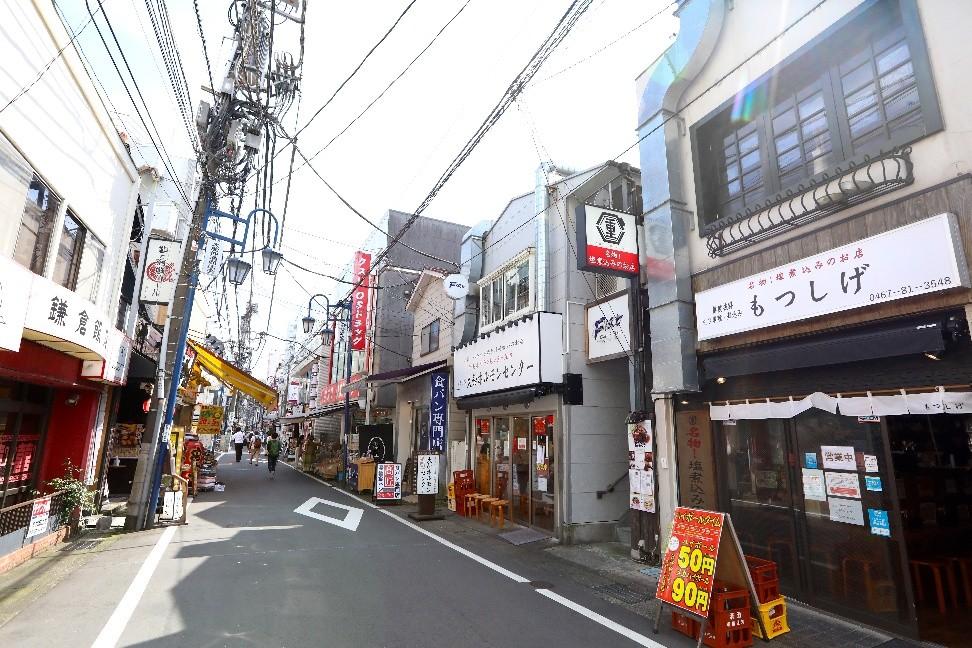 １）大学へのアクセス拠点となる湘南モノレールの発着地「大船駅」