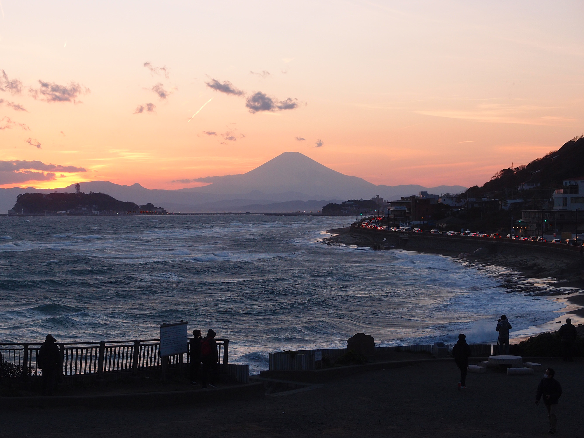 『海×富士山』迫力ある海越しの富士山